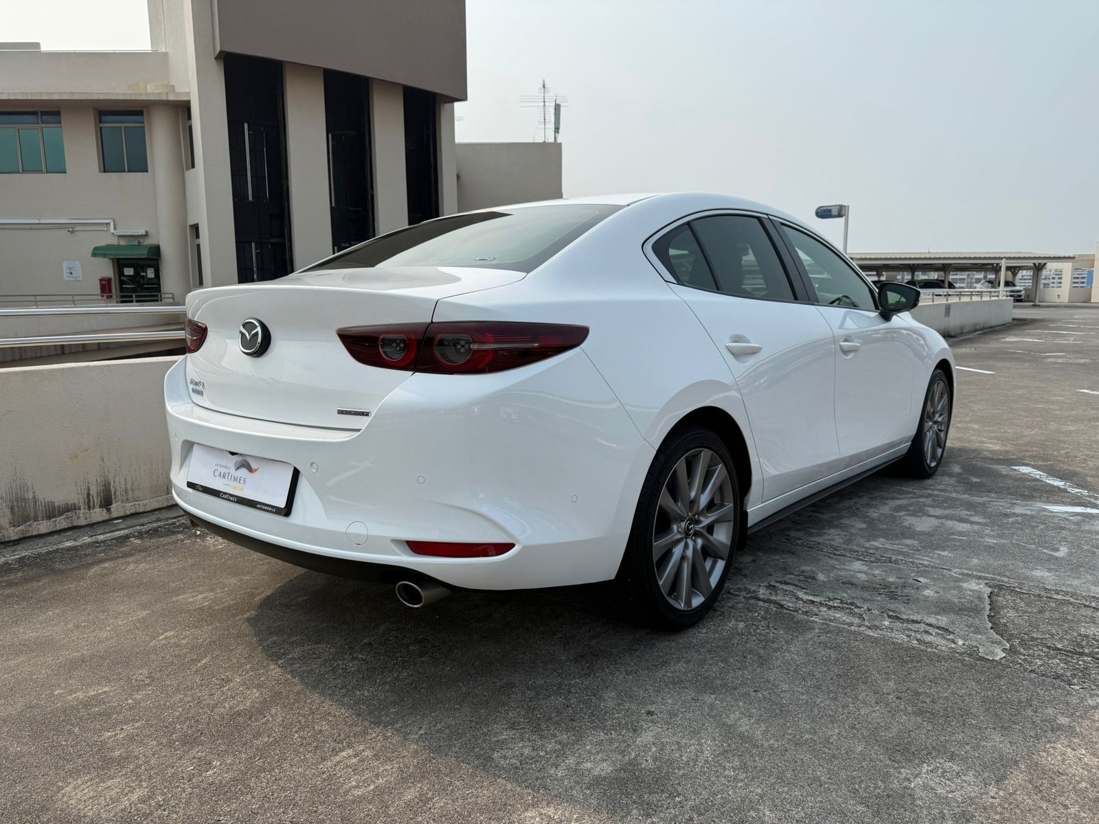 Mazda 3 Sedan 1.5 M Hybrid Elegance photo 2